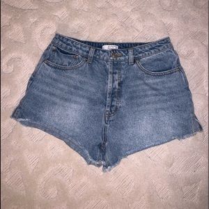 Fletch Jean Shorts Light Blue Wash Raw Hem